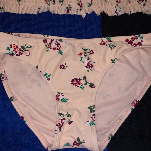 Blush Bikini 💗 - Picture 3 of 3